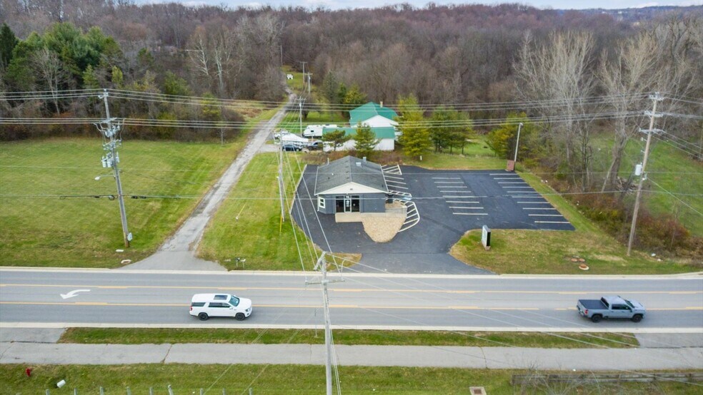 580 W Coshocton St, Johnstown, OH à vendre - Photo de l’immeuble – Image 3 sur 5