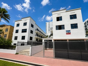 2814 Collins Ave, Miami Beach, FL à louer Photo intérieure– Image 2 sur 10