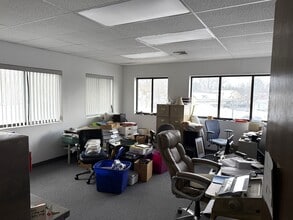 15R Hartford Ave, Granby, CT à louer Photo intérieure– Image 1 sur 3