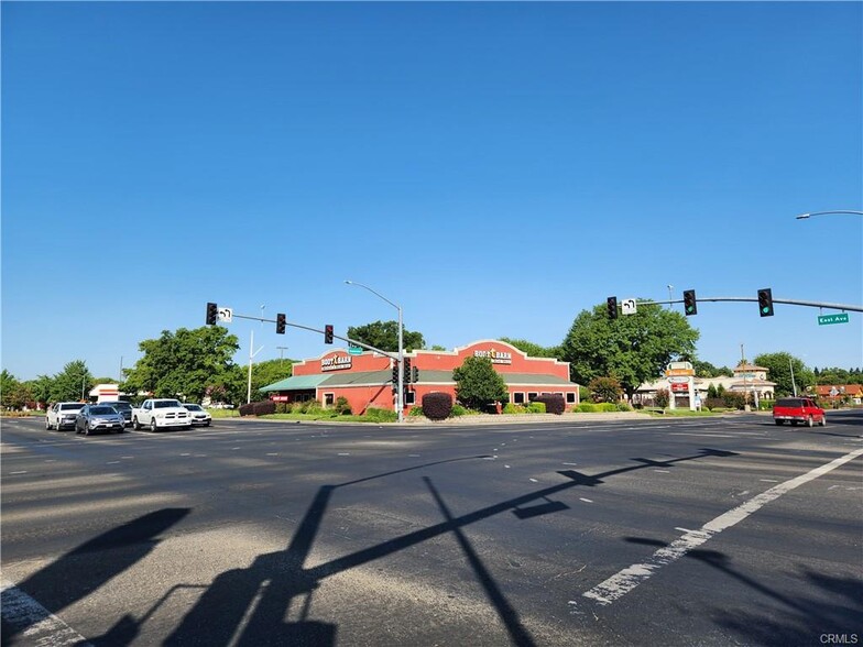 2539 Esplanade Rd, Chico, CA à louer - Photo de l’immeuble – Image 2 sur 9