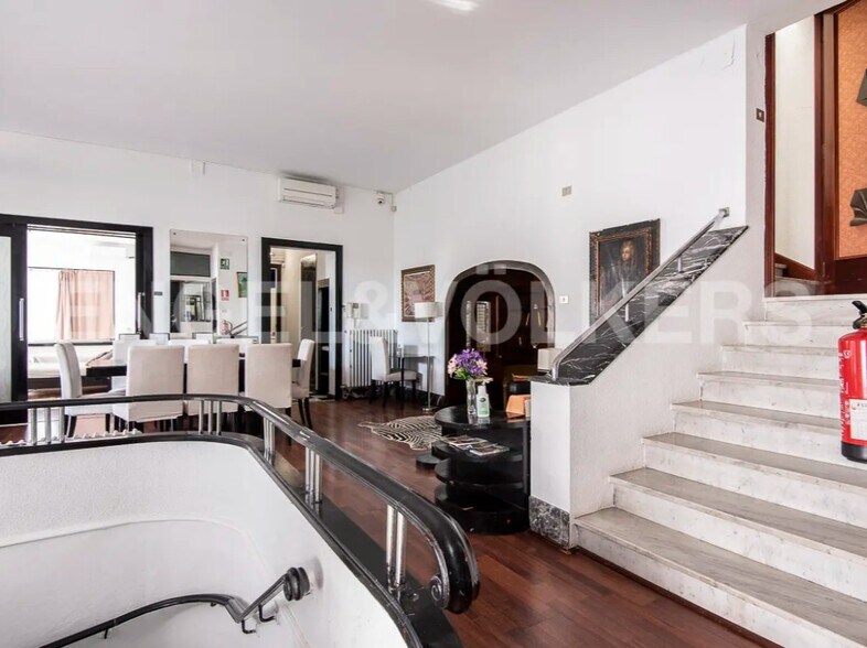 Services hôteliers dans Barcelone, Barcelona à vendre - Photo de l’immeuble – Image 2 sur 9