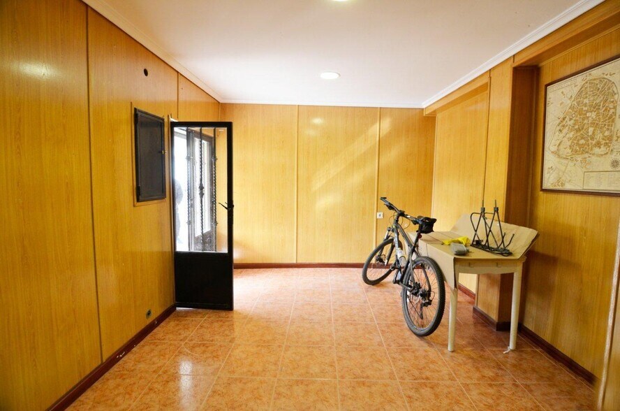 Calle Palos de la Frontera, 35, Salamanca, Salamanca à vendre - Photo de l’immeuble – Image 3 sur 6
