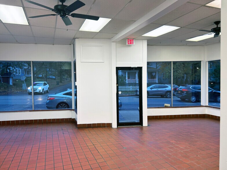 1122 Monroe Ave, Rochester, NY à louer - Photo intérieure – Image 3 sur 6