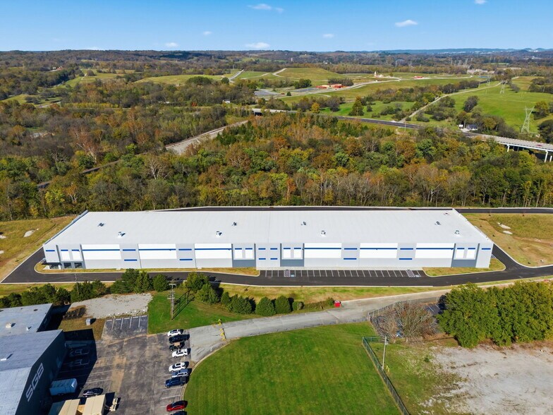100 Spontex Dr, Columbia, TN à louer - Photo de l’immeuble – Image 2 sur 39