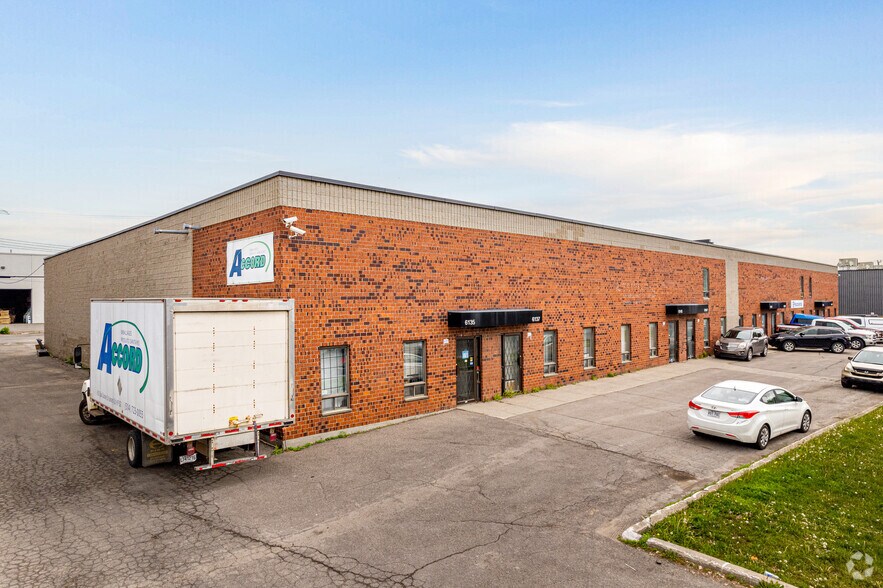 6135-6167 Boul Couture, Montréal, QC à louer - Photo principale – Image 1 sur 4