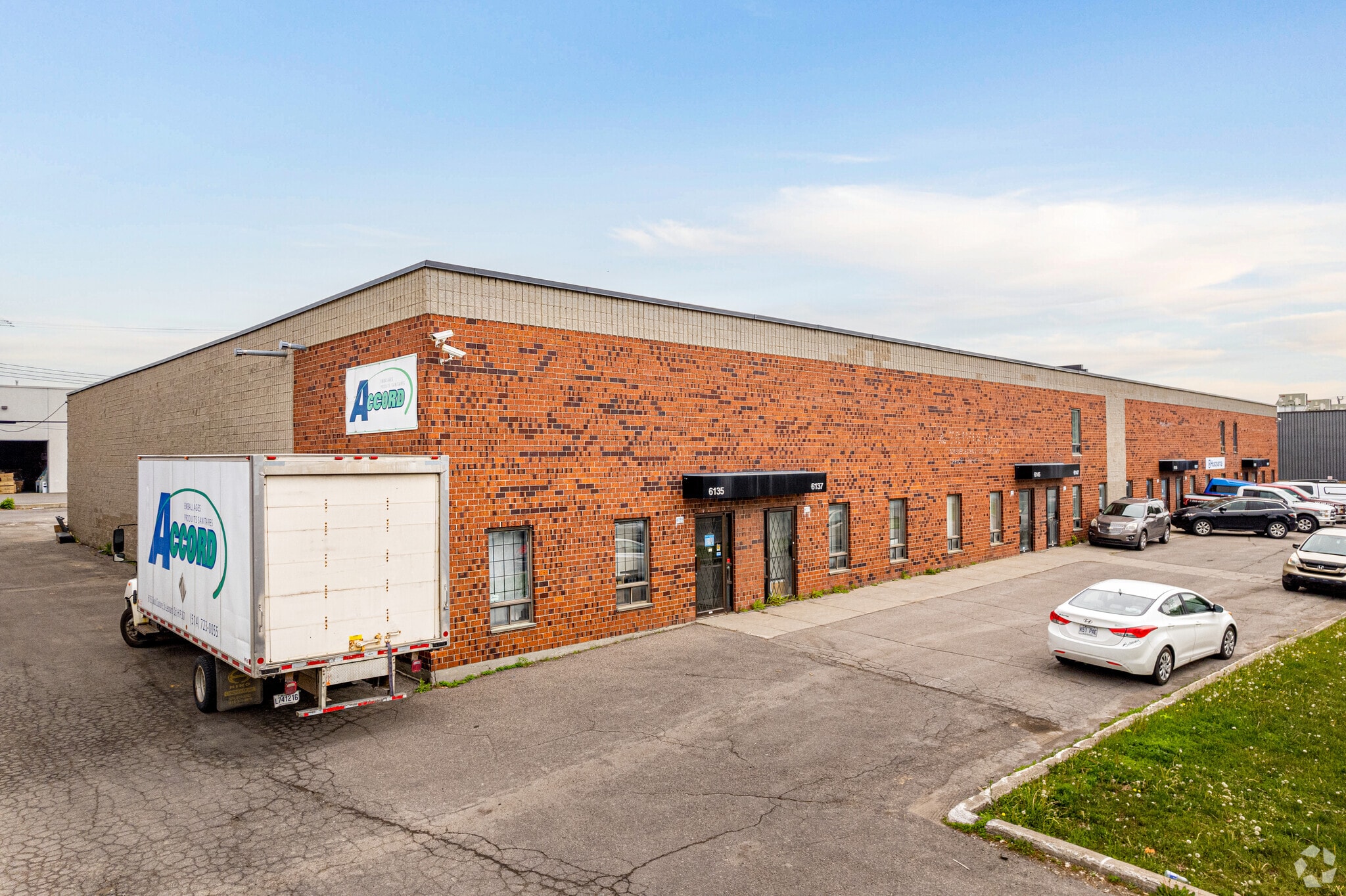 6135-6167 Boul Couture, Montréal, QC à louer Photo principale– Image 1 sur 5