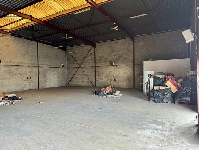 Plus de détails pour 25 Avenue Du Montboulon, Saint-Soupplets - Bureau, Local d'activités à louer