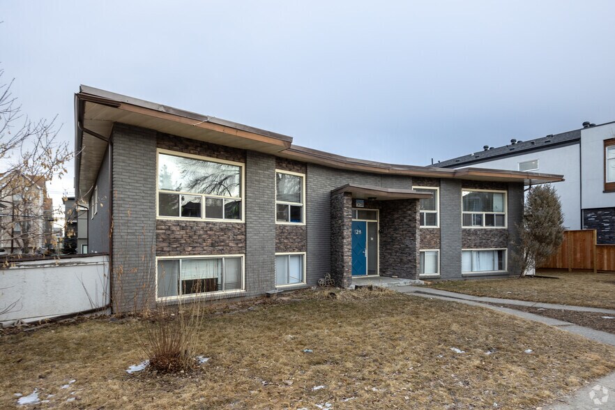 128 22 Av NE, Calgary, AB à vendre - Photo principale – Image 1 sur 2