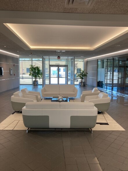 401 E Corporate Dr, Lewisville, TX à louer - Photo intérieure – Image 2 sur 6