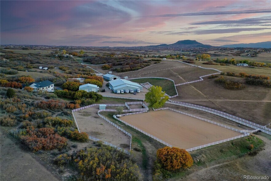 810 N Perry Park Rd, Sedalia, CO à vendre - Photo de l’immeuble – Image 2 sur 12