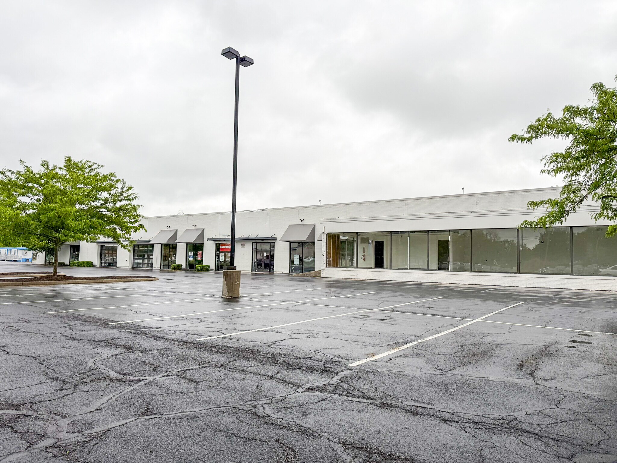 5055 E Main St, Columbus, OH à louer Photo de l’immeuble– Image 1 sur 8
