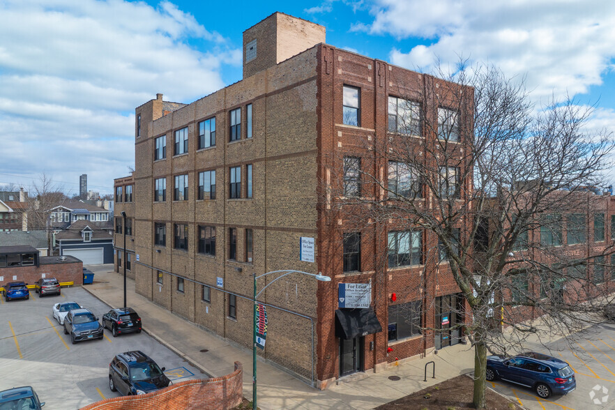 4147 N Ravenswood Ave, Chicago, IL à louer - Photo de l’immeuble – Image 1 sur 8