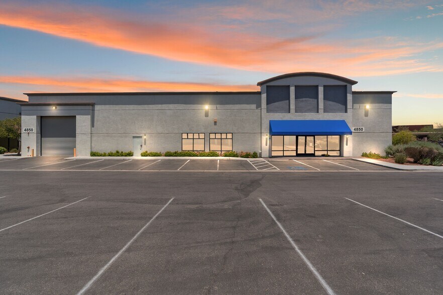 4850 W Oquendo Rd, Las Vegas, NV à louer - Photo de l’immeuble – Image 3 sur 4