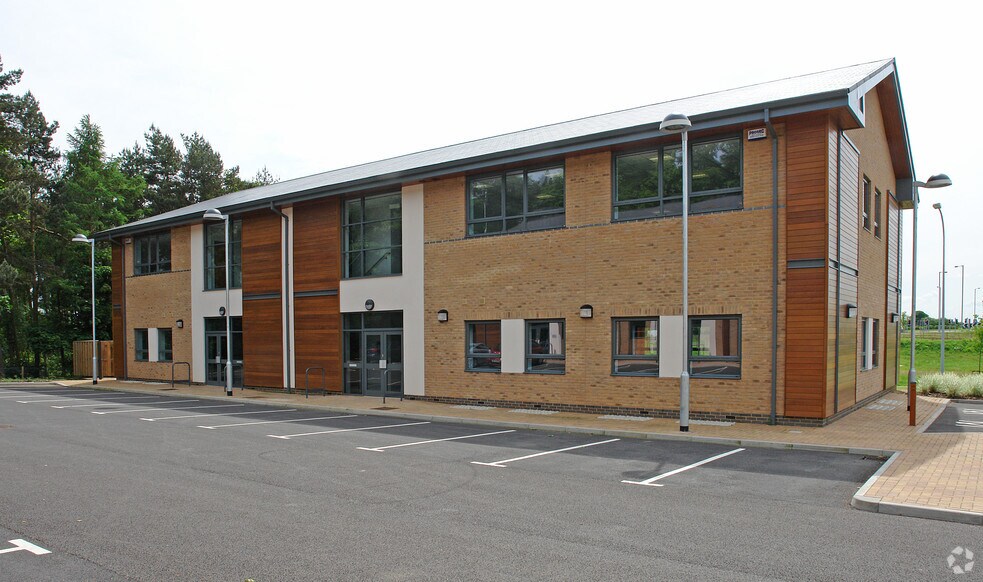 Cherry Hall Rd, Kettering à louer - Photo de l’immeuble – Image 3 sur 3