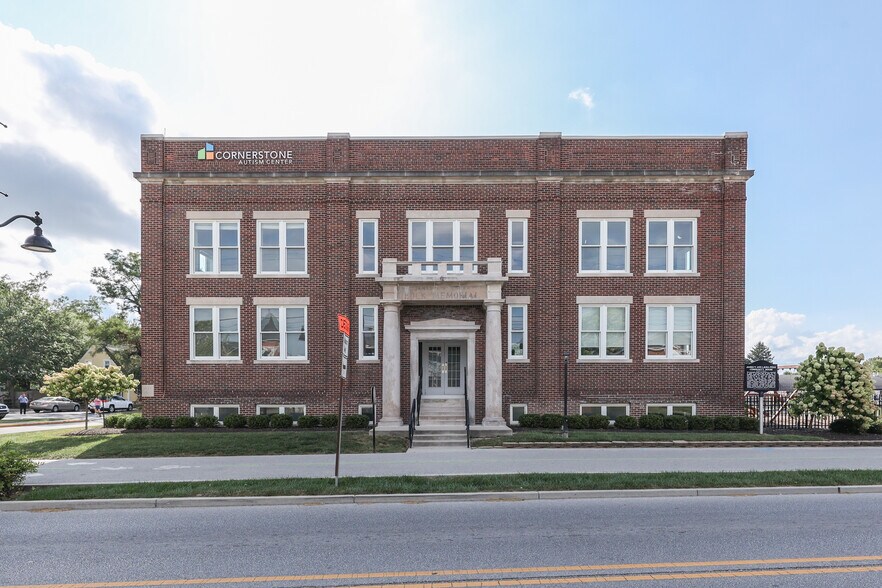 2 N Madison Ave, Greenwood, IN à louer - Photo de l’immeuble – Image 2 sur 16