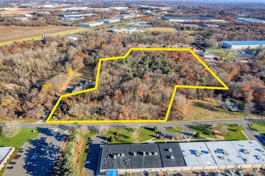 30 Griffin Rd S, Bloomfield, CT à vendre - Photo principale – Image 1 sur 10
