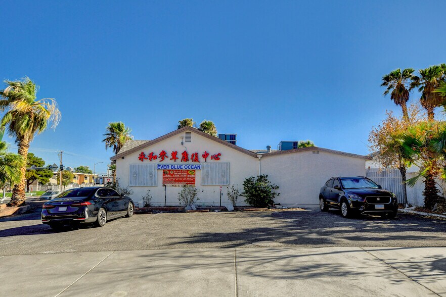 3097 S Decatur Blvd, Las Vegas, NV à vendre - Photo de l’immeuble – Image 1 sur 57