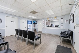 Plus de détails pour 44725 10th St W, Lancaster, CA - Bureau à vendre