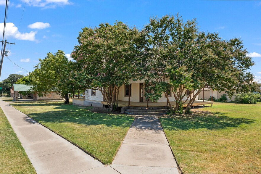 400 S. Broad Street St, Saint Jo, TX à vendre - Photo de l’immeuble – Image 3 sur 23