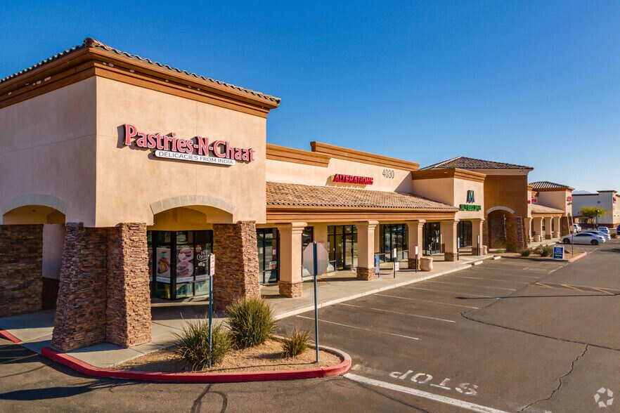 4030 E Bell Rd, Phoenix, AZ à louer - Photo de l’immeuble – Image 2 sur 4