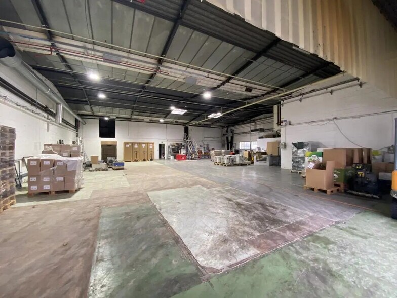 Industriel/Logistique dans Auneau-Bleury-Saint-Symphorien à louer - Photo de l’immeuble – Image 3 sur 13