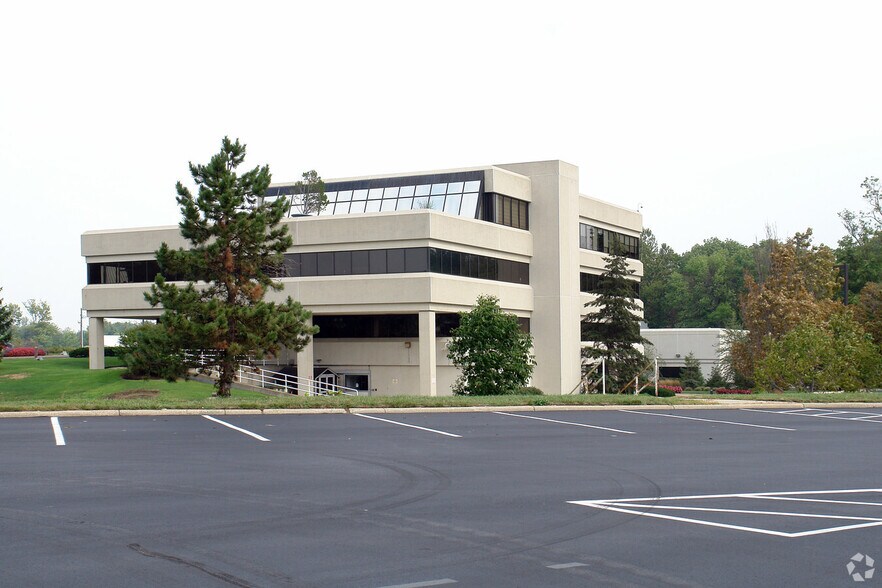 3502 Woodview Trace, Indianapolis, IN à louer - Photo de l’immeuble – Image 2 sur 5