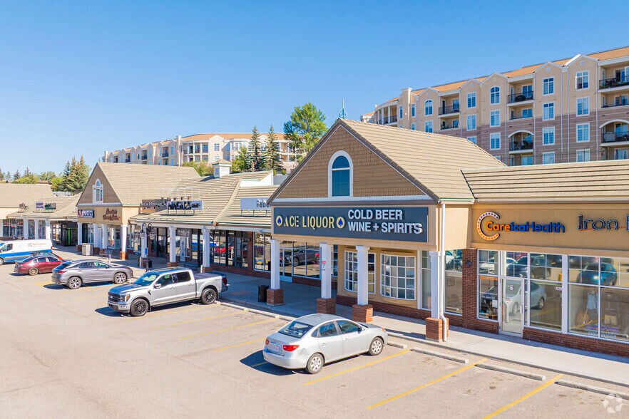 5005 Dalhousie Dr NW, Calgary, AB à louer - Photo principale – Image 1 sur 4