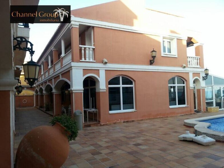 Local commercial dans Torrevieja, Alicante à vendre - Photo de l’immeuble – Image 2 sur 21