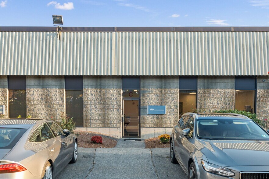 10 Manor Pky, Salem, NH à vendre - Photo de l’immeuble – Image 2 sur 10