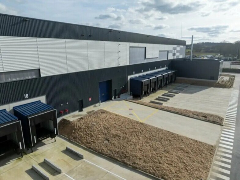 Industriel/Logistique dans Allonne à louer - Photo de l’immeuble – Image 3 sur 8