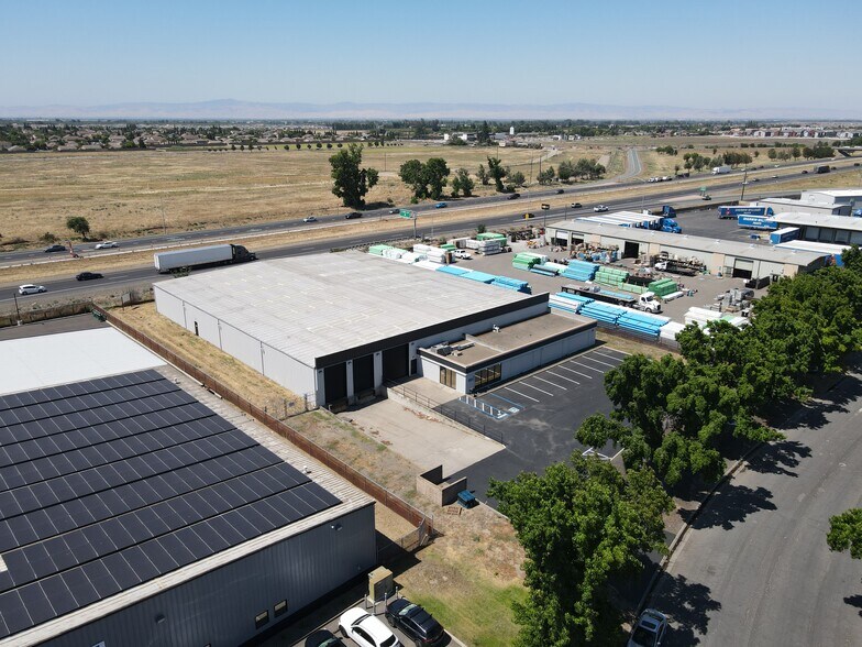 1246 Vanderbilt Cir, Manteca, CA à louer - Photo de l’immeuble – Image 1 sur 5