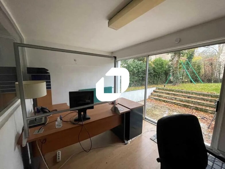 Bureau dans Bièvres à louer - Photo de l’immeuble – Image 3 sur 9