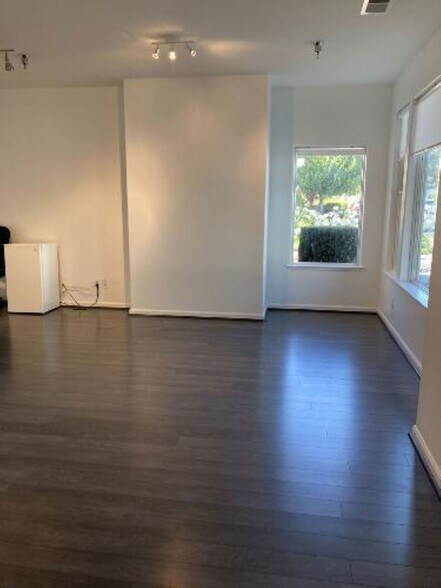 645 W 1st St, Sonoma, CA à louer - Photo de l’immeuble – Image 3 sur 7