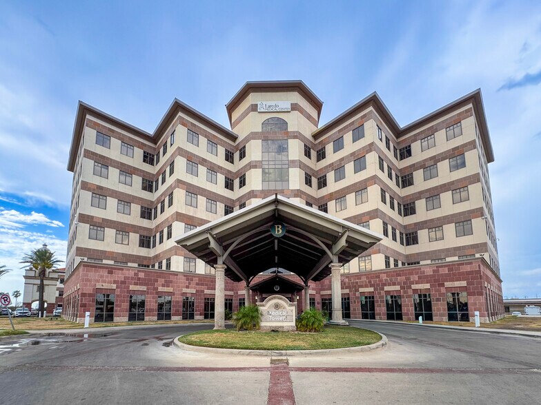 1700 E Saunders St, Laredo, TX à louer - Photo de l’immeuble – Image 2 sur 4