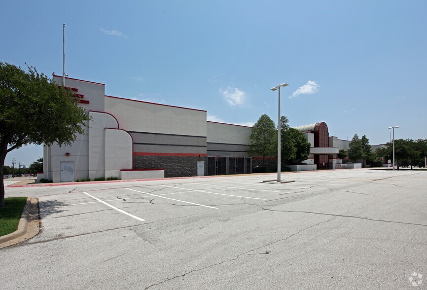 13933 N Central Expy, Dallas, TX à vendre - Photo de l’immeuble – Image 2 sur 8