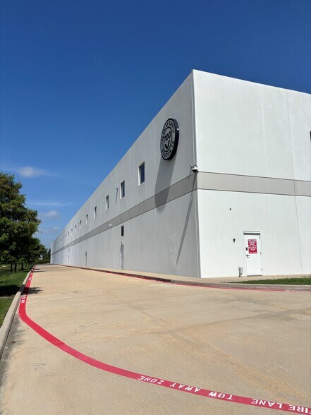 11329 Cash Rd, Stafford, TX à louer - Photo de l’immeuble – Image 1 sur 7