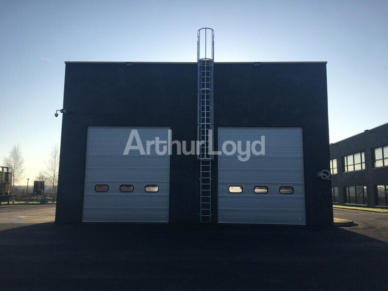 Industriel/Logistique dans Carvin à louer - Photo de l’immeuble – Image 3 sur 5