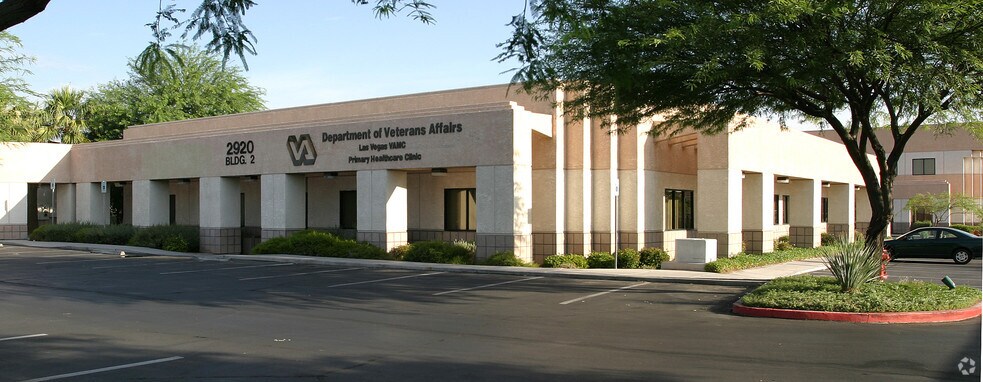 2920 N Green Valley Pky, Henderson, NV à louer - Photo de l’immeuble – Image 3 sur 13