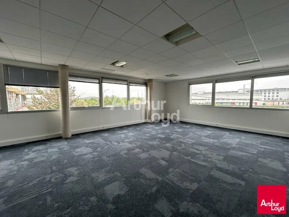 Bureau dans La Chaussée-Saint-Victor à louer Photo intérieure– Image 1 sur 3