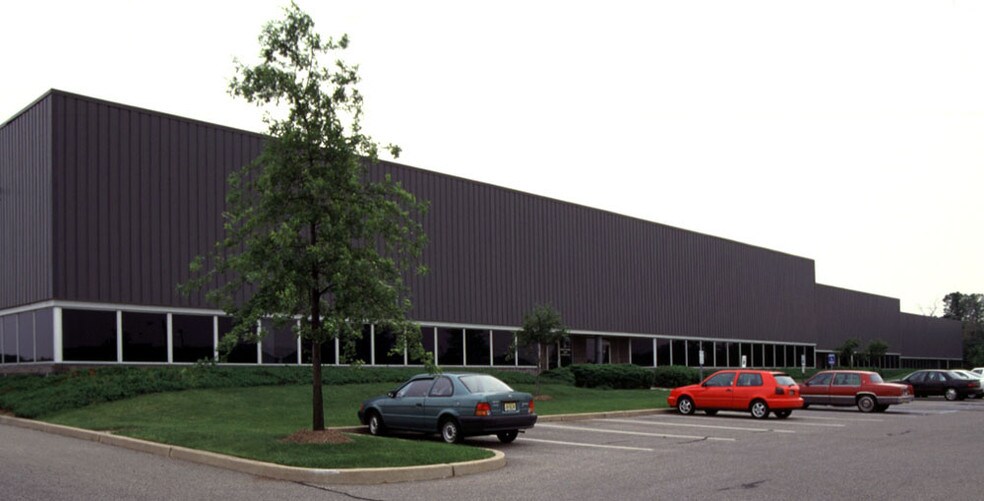 1000 Taylors Ln, Cinnaminson, NJ à louer - Photo de l’immeuble – Image 2 sur 9