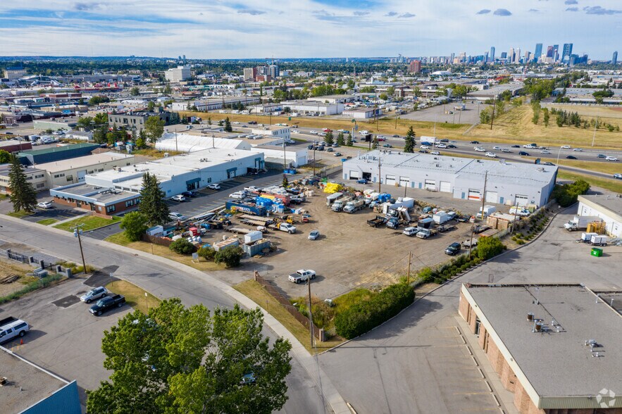 7048-7052 Farrell Rd SE, Calgary, AB à louer - Photo principale – Image 1 sur 16