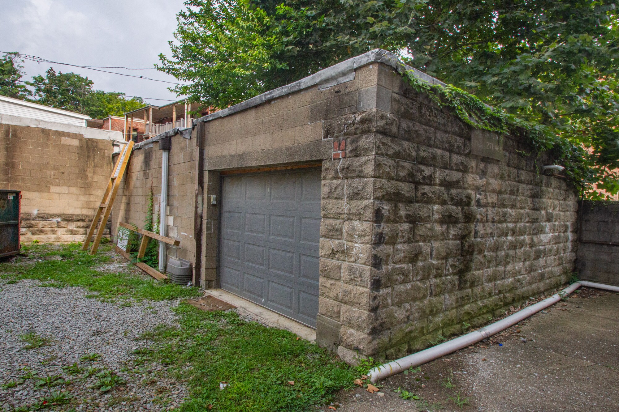 527 Jeanette St, Pittsburgh, PA à louer Photo de l’immeuble– Image 1 sur 2