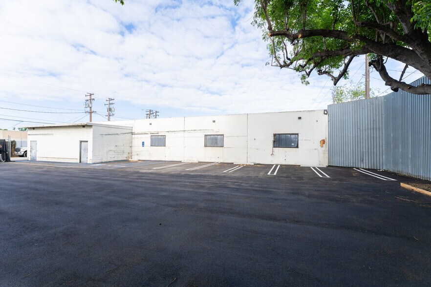 2728 N Slater Ave, Compton, CA à vendre - Photo de l’immeuble – Image 3 sur 18