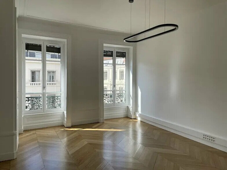 Bureau dans Lyon à louer - Photo de l’immeuble – Image 2 sur 11