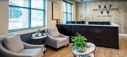 1860 SW Fountainview Blvd, Port Saint Lucie, FL à louer Photo intérieure– Image 2 sur 12