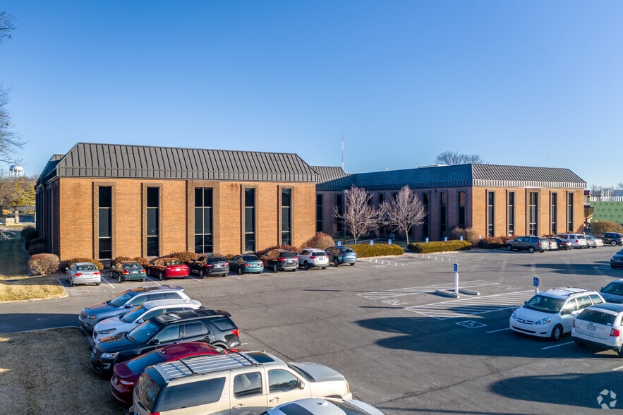 4121 W 83rd St, Prairie Village, KS à louer - Photo de l’immeuble – Image 3 sur 17