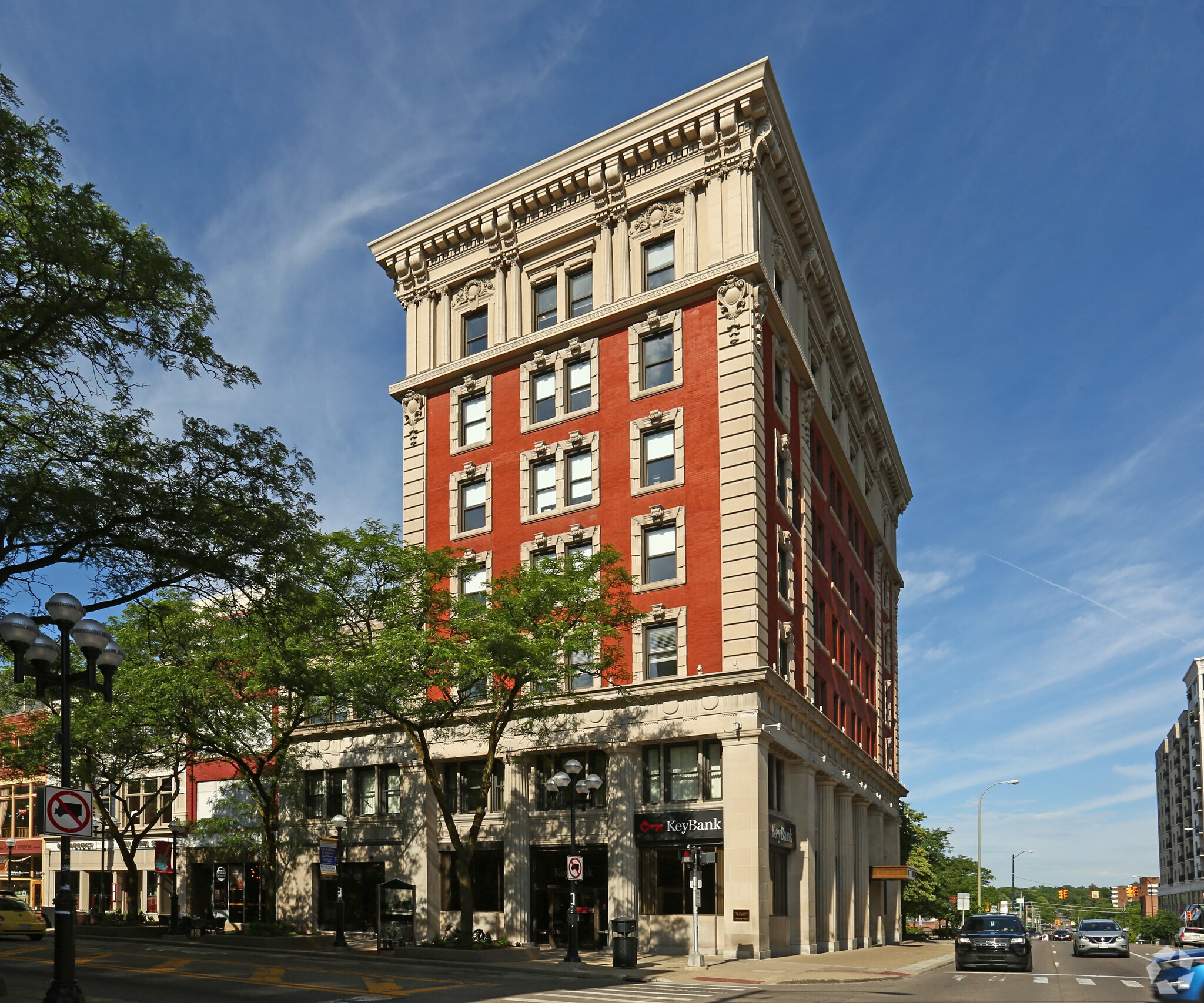 100 S Main St, Ann Arbor, MI à louer Photo principale– Image 1 sur 2