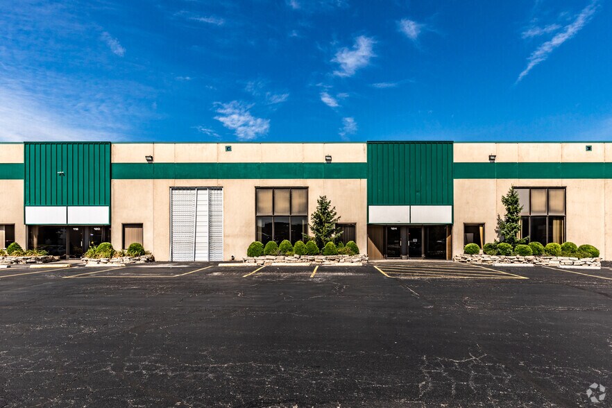 100-130 NW Business Park Ln, Riverside, MO à louer - Photo de l’immeuble – Image 2 sur 6