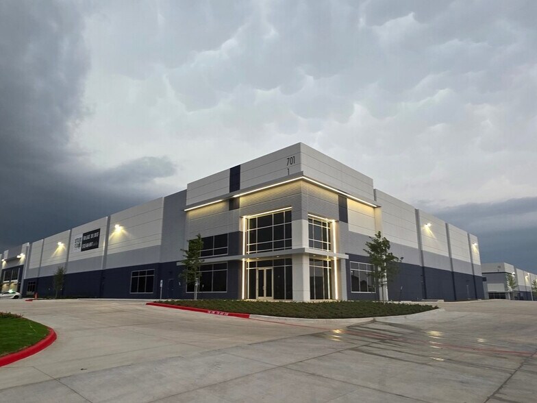 701 North Red Bud Lane, Round Rock, TX à louer - Photo de l’immeuble – Image 2 sur 5