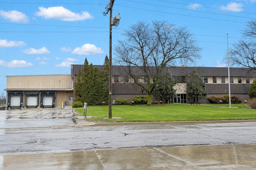 2100 Cedar St, Fremont, OH à louer - Photo principale – Image 1 sur 15